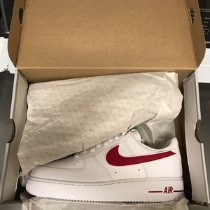 Nike air force 1’ 07 3 Gym red and white size 9
